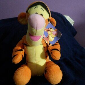 Fisher Price Disney Winnie the Pooh Tigger Plush 9-inch Soft Toy**NWT**